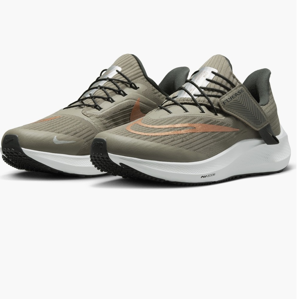 NIB Nike Air Zoom Pegasus Flyease Running Shoe